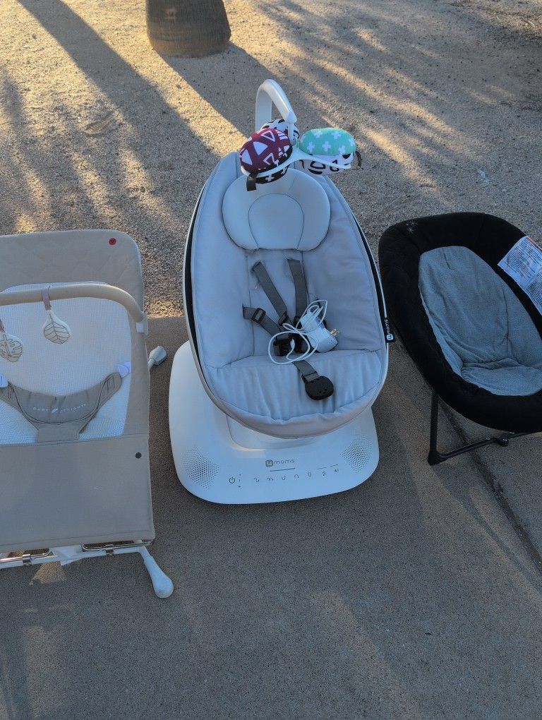 4moms Mamaroo Multi-Motion Baby Swing