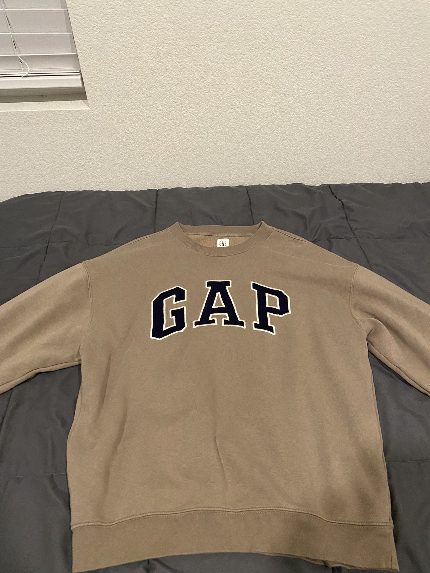 Gap tan sweatshirt