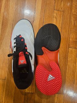 Adidas Mens 10 tennis shoes