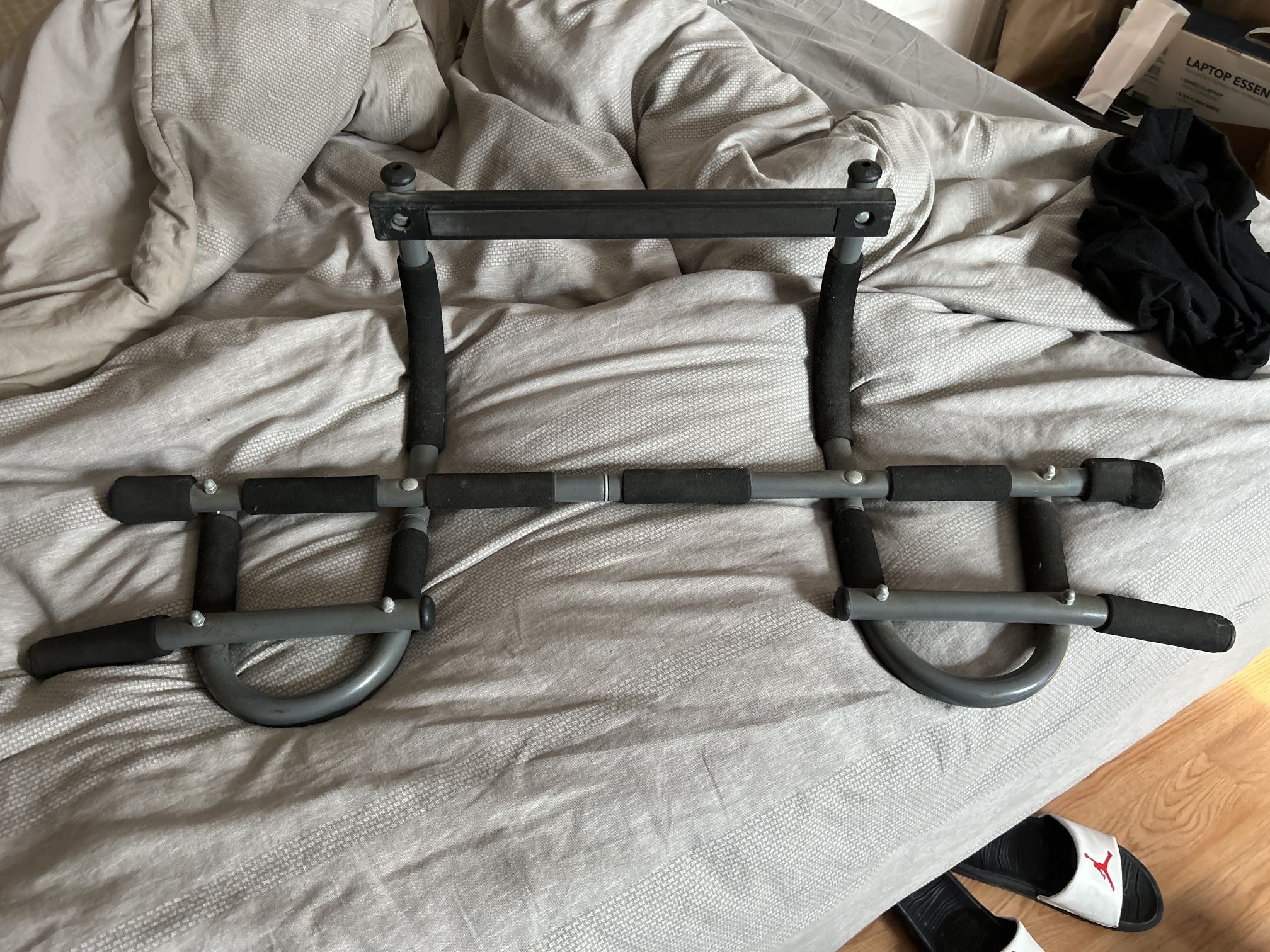 Pro Fit Iron Gym Pull up Bar