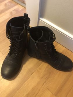 Women 's shoes, size 9
