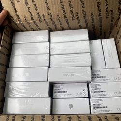 AIRPODS NEW IN BOX