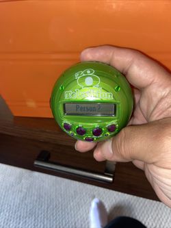RADICA GREEN 20Q 20 QUESTIONS TELEVISION TV HANDHELD ELECTRONIC GAME