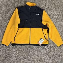 New With Tags The North Face Men's Yellow Black Retro Denali Jacket Large