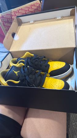 Nike sneakers size 6.5