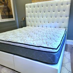 NEW King-Size PILLOW TOP MATTRESS and BOX SPRING. Bed frame not included 👍