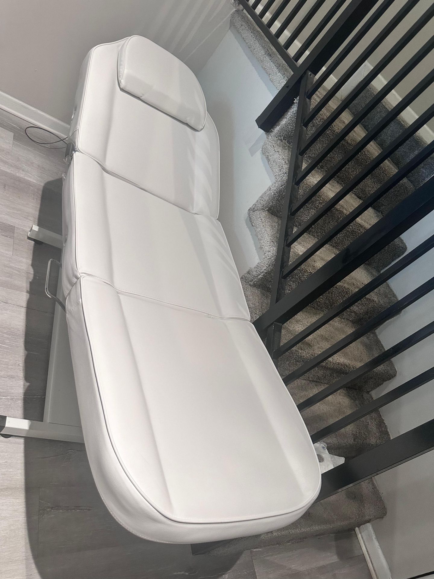 Like-New Portable Massage Table Set + Rolling Stool โ White โ $430 OBO