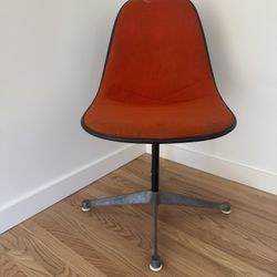 Vintage Herman Miller Eames Fiberglass Swivel Chair – Mid Century Modern