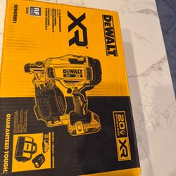 DEWALT DCN45RND1 20V MAX XR Cordless 15° Coil Roofing Nailer Kit NEW SEALED