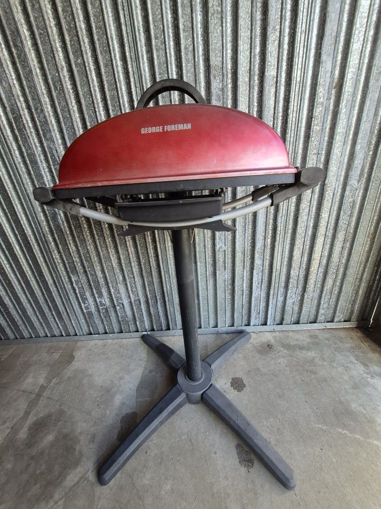 GEORGE FOREMAN ELECTRIC GRILL WITH THE ORIGINAL HEAVY DUTY PLUG, YOU CAN ALSO TAKE THE TOP OFF TO GRILL INSIDE/ OPEN TO REASONABLE OFFERS