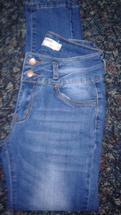 estoy vendien este pantalón está nuevo nuca lo use
