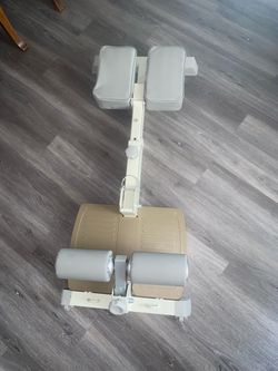 Sissy squat machine
