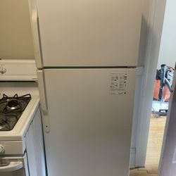 GE Refrigerator 