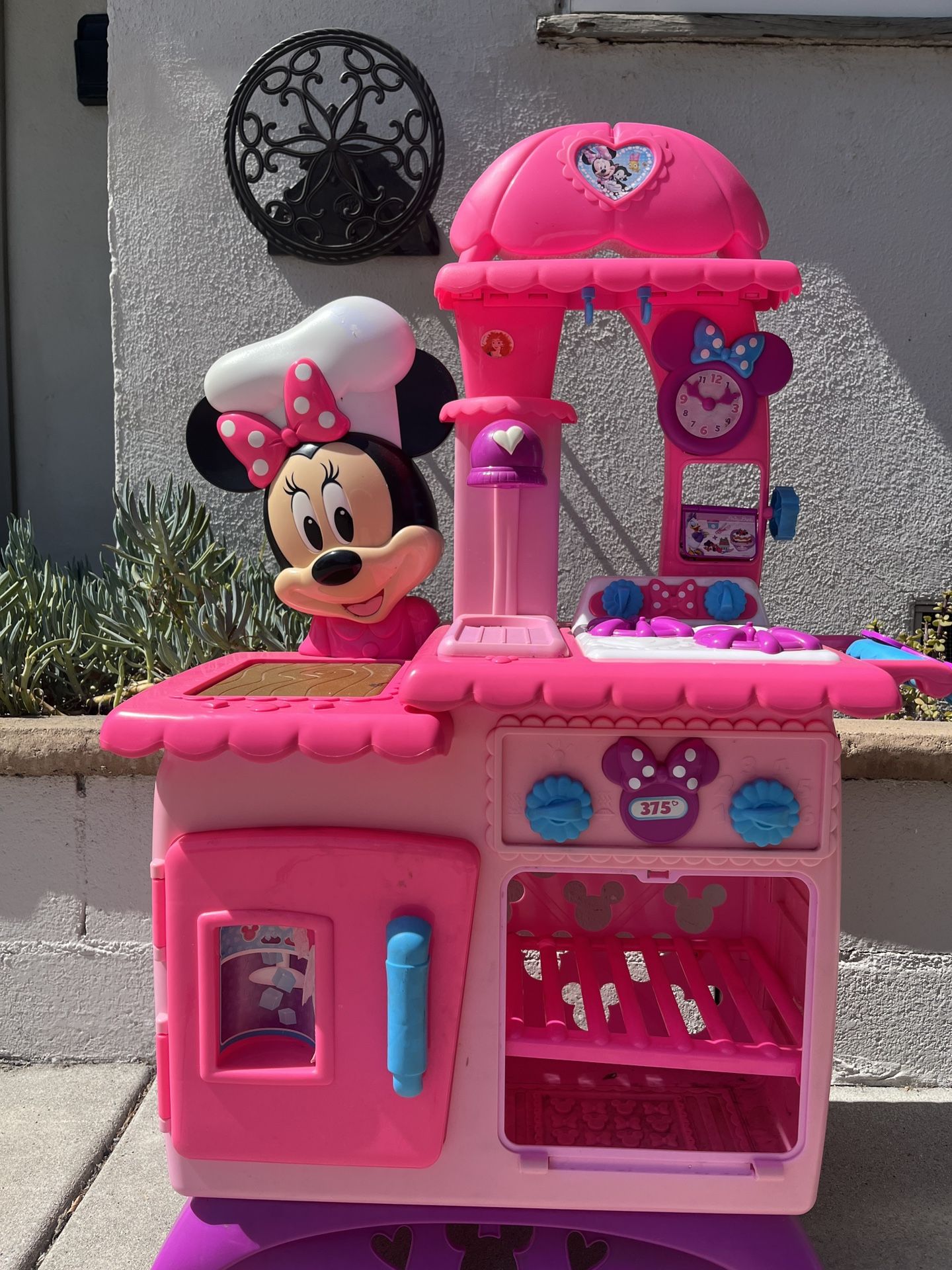 Minnie Mouse Play Kitchen
