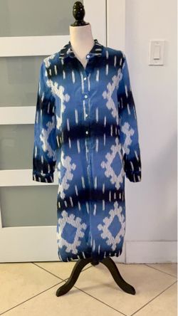 This Chico's shirt dress features a blue and white ikat pattern with a button-front design.
