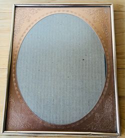 Picture frame with gold oval etched mat, 8”X10”.