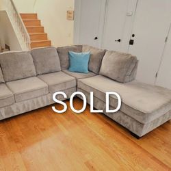 Gray Ashley Sectional Sofa – Excellent Condition, Smoke & Pet Free