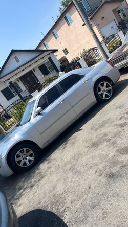 Chrysler 300 touring, Silver, V6 engine mid size