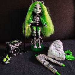 Shadow High Rainbow Vision Harley Limestone Fashion Doll