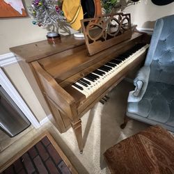Small piano 
