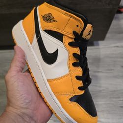 Jordan Mid 7y PREOWNED no bx $25