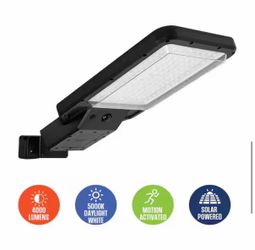 4000 Lumen Solar Dusk to Dawn LED Flood Light