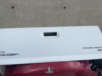 2005-2015 Toyota Tacoma tailgate