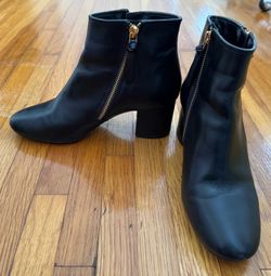 Cole Haan Saylor Grand black leather side zipper ankle boots, size 6.5
