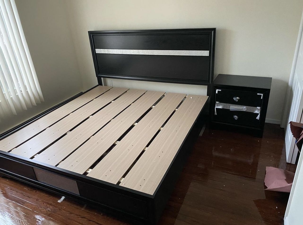 New Queen Bed Dresser Mirror Nightstand