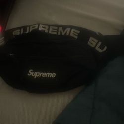 Supreme fanny pack/