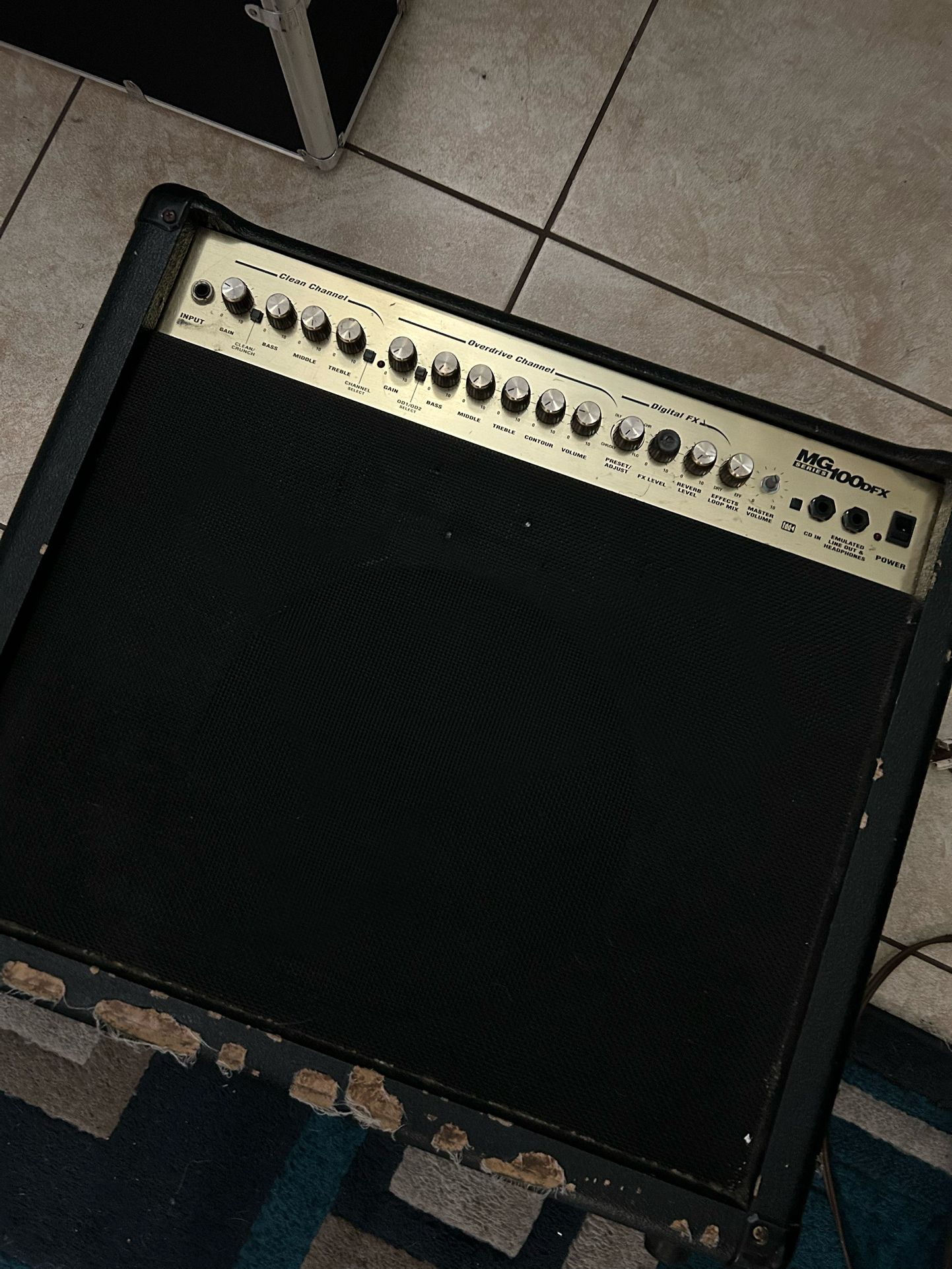 Marshall MG100DFX Amp