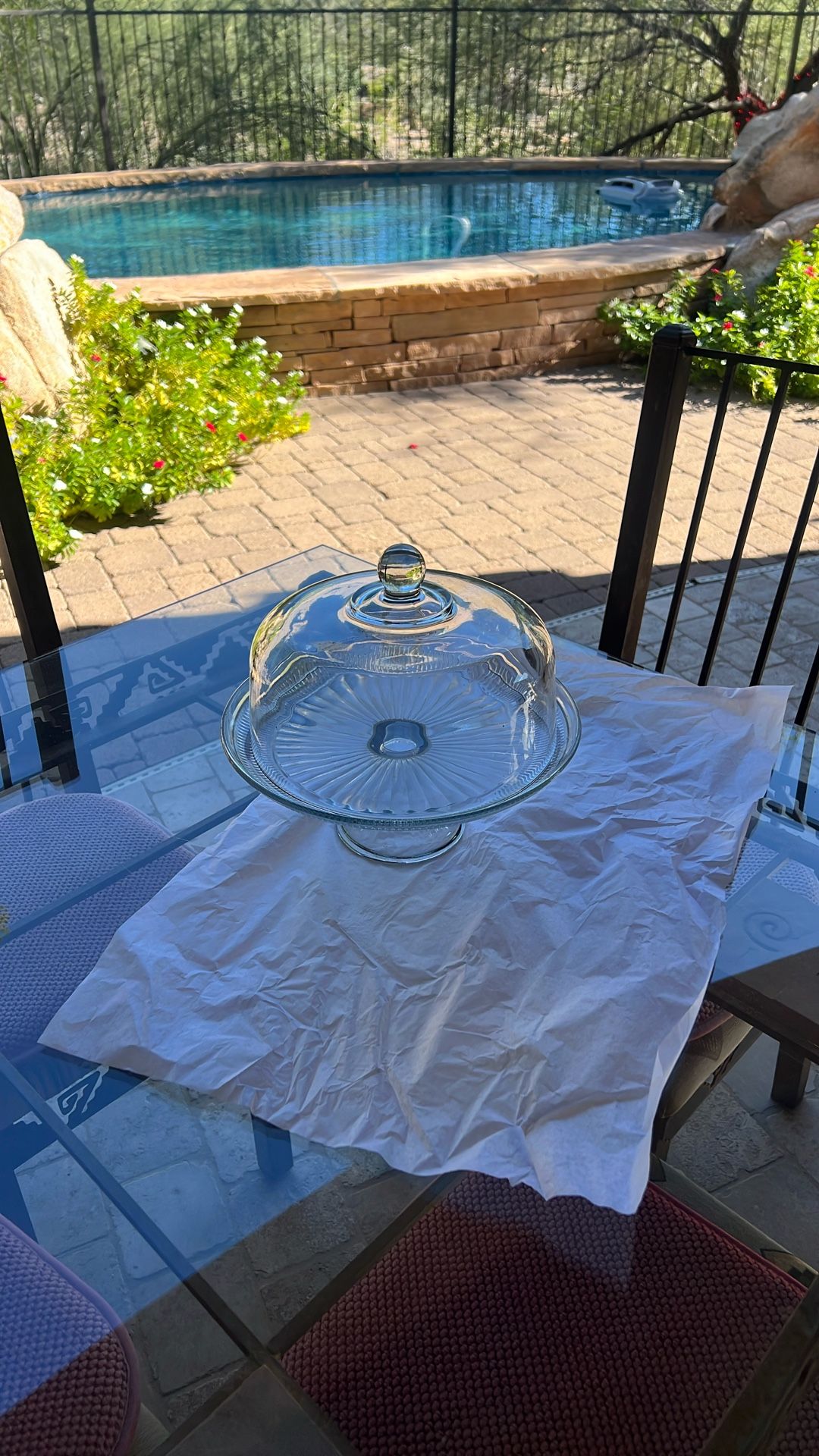 Glass Cake Stand with Dome: 4-in