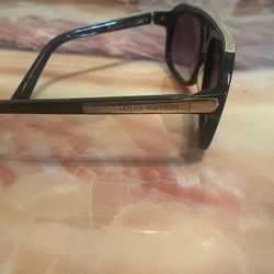 Louis Vuitton Evidence Designer Sunglasses for Sale in Los Angeles, CA -  OfferUp