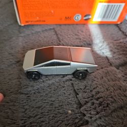 ​Hot Wheels RC 1:64 Tesla Cybertruck Remote Control Vehicle 