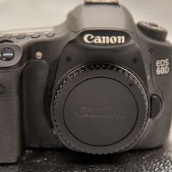 Canon EOS 60D DSLR Camera (Body Only) / Battery Grip 