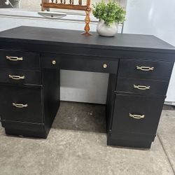 Black Desk