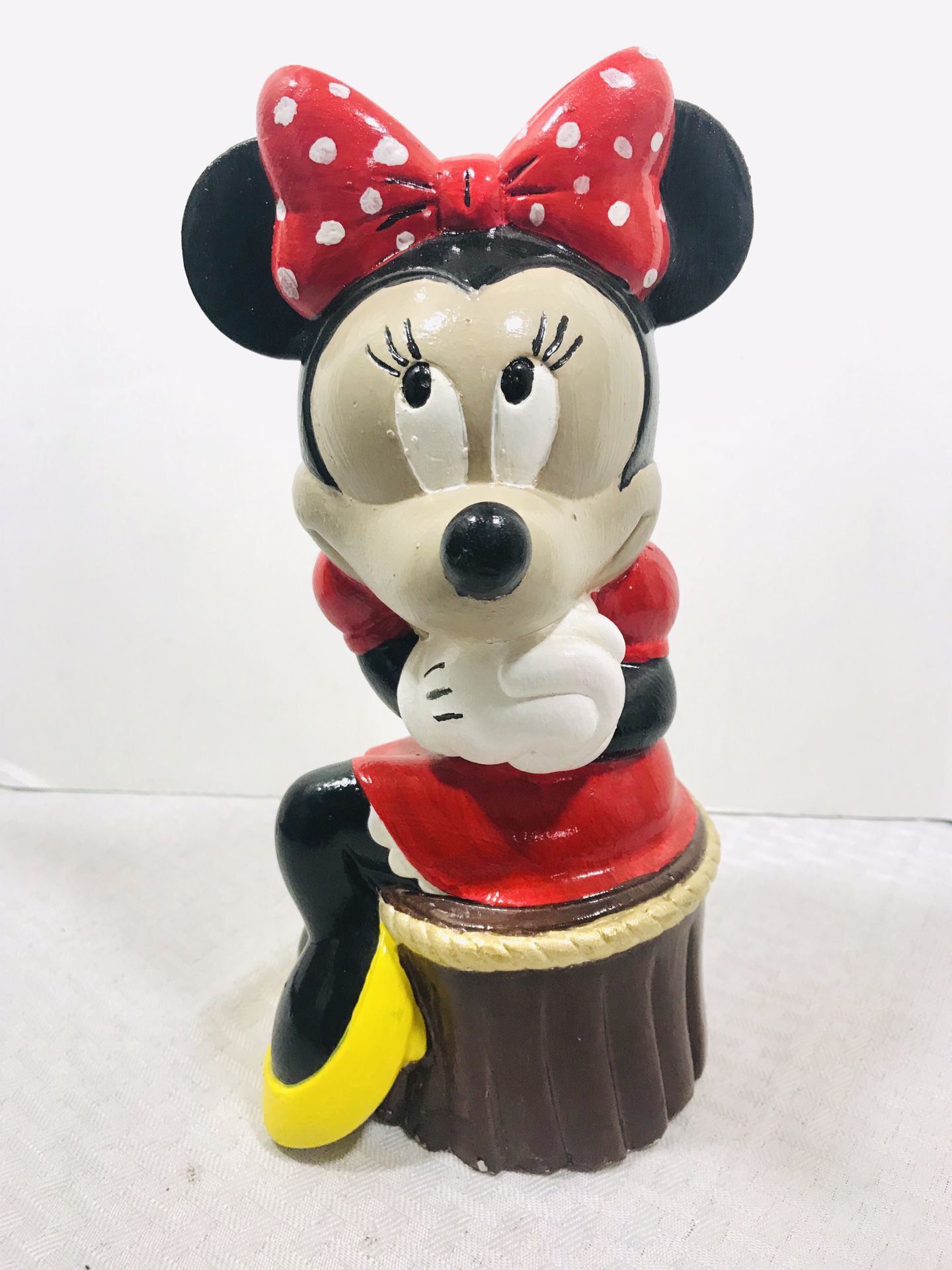 Disney’s Minnie Mouse Sittin’ Statue Figurine