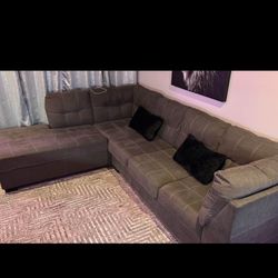 LARGE SECTIONAL 