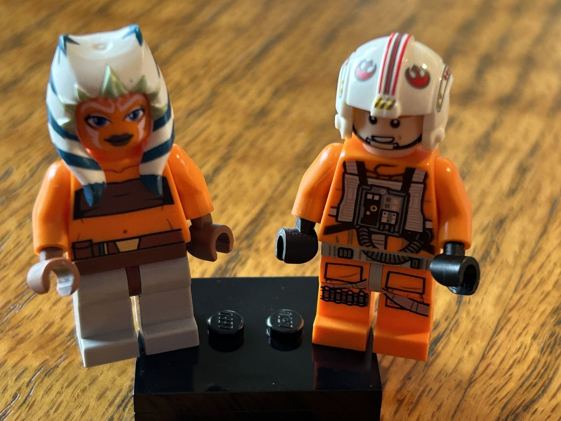 2 Lego Star Wars Minifigures Ahsoka Tano O192 and Luke Skywalker 1139