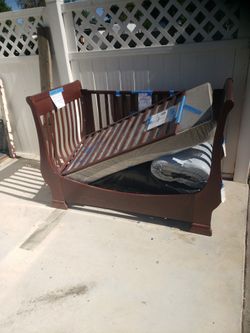 Crib/Love Seat