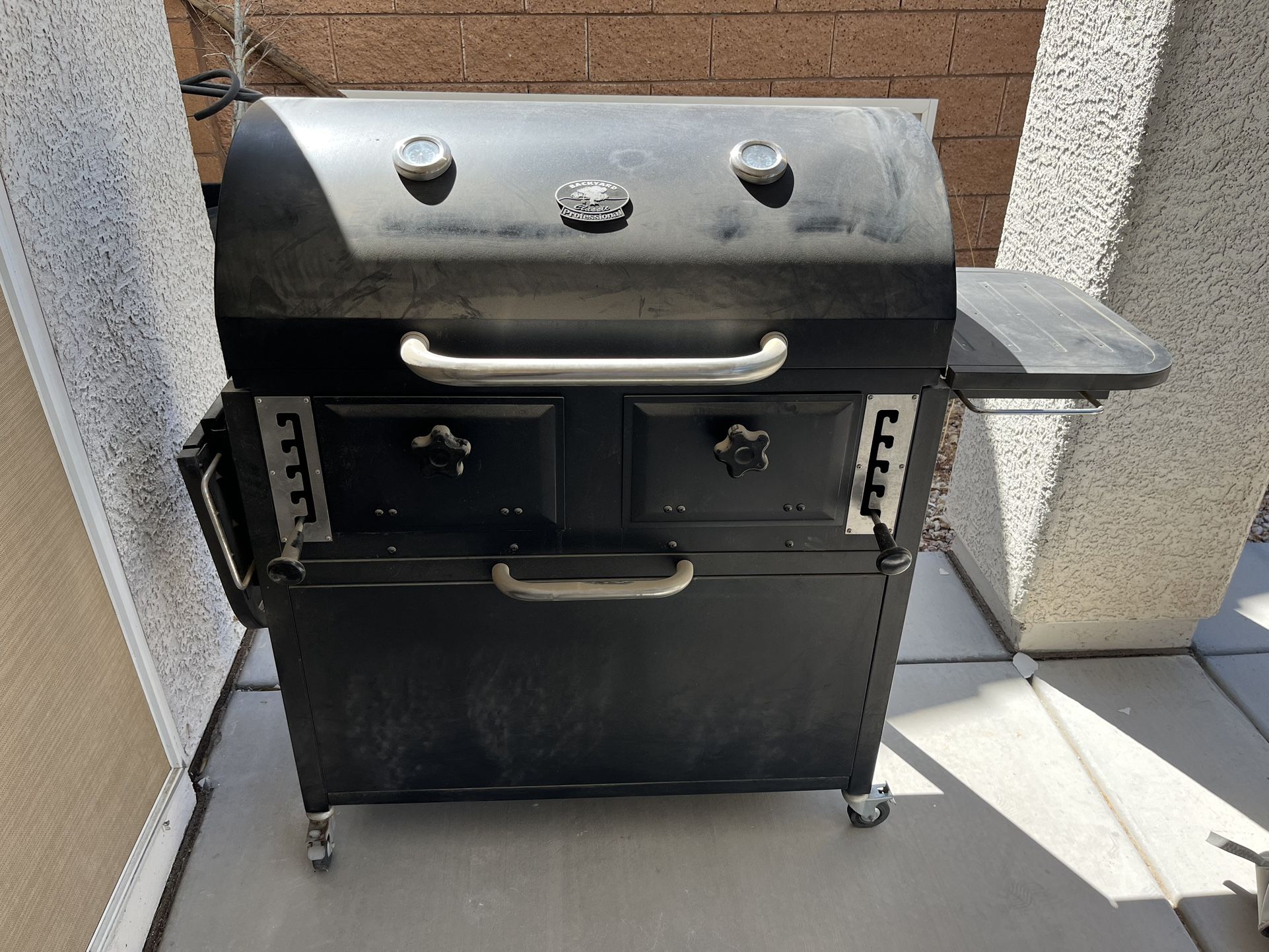 Backyard Classic Professional Charcoal Grill