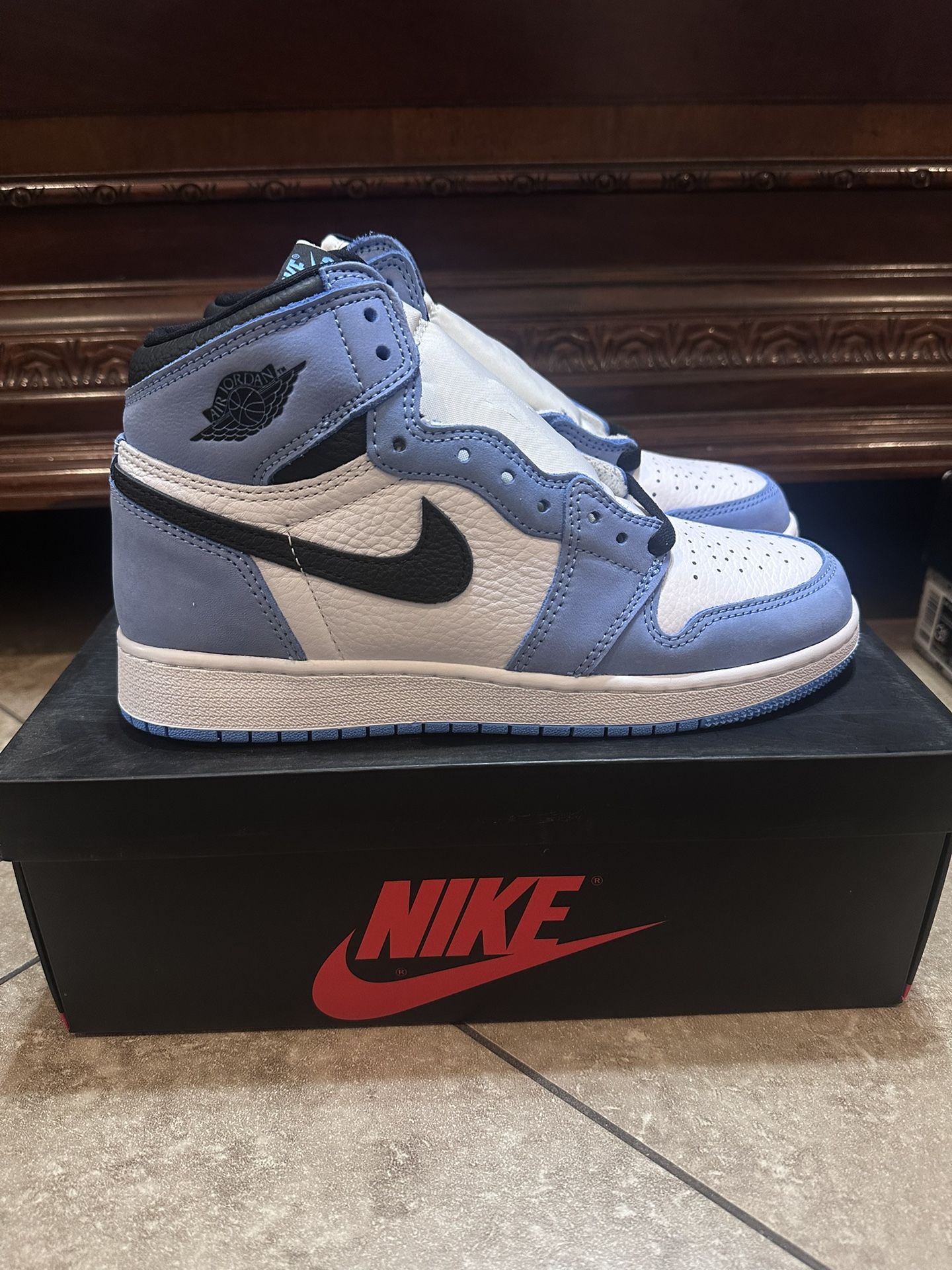 Air Jordan 1 University Blue  