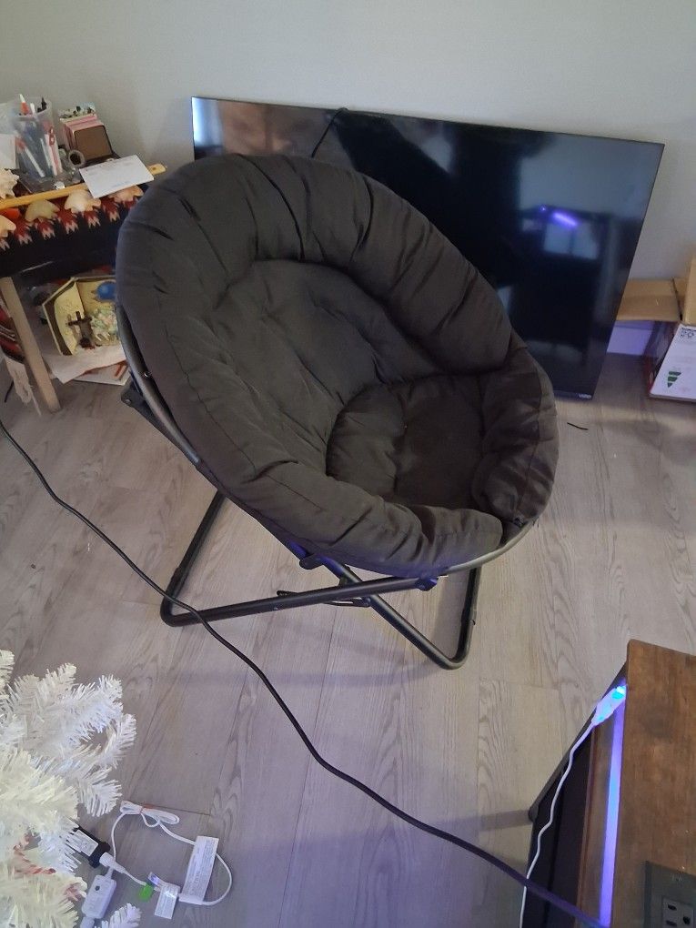 black circle chair