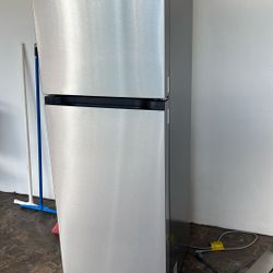 8.6-cu ft Counter-Depth 22-in Wide Top-Freezer Refrigerator (Stainless Steel)