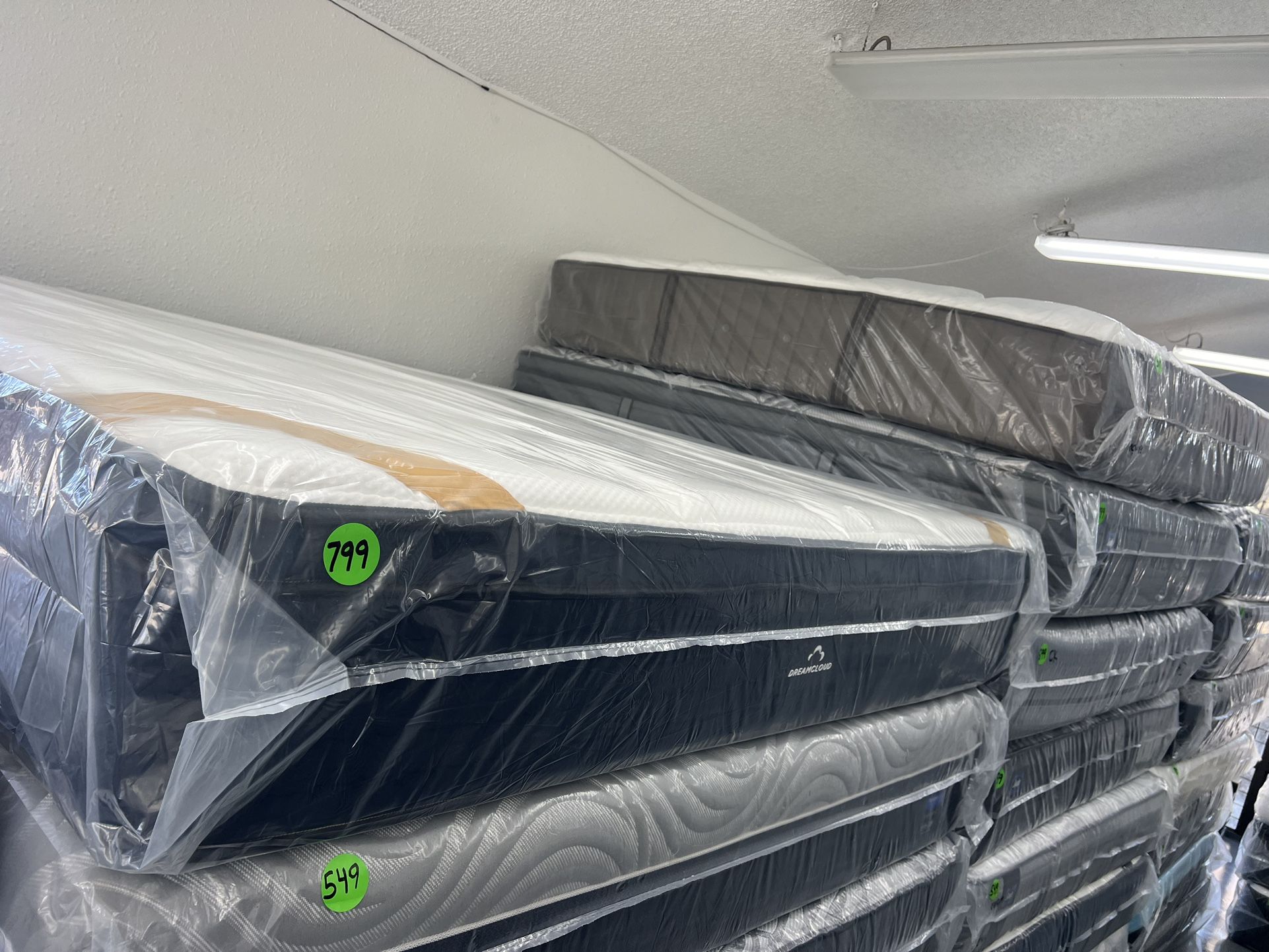 KING SIZE DREAMCLOUD PREMIER MATTRESS & BOX SPRINGS BED SET