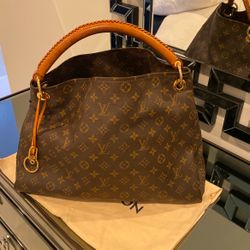 LV Louis Vuitton Handbag