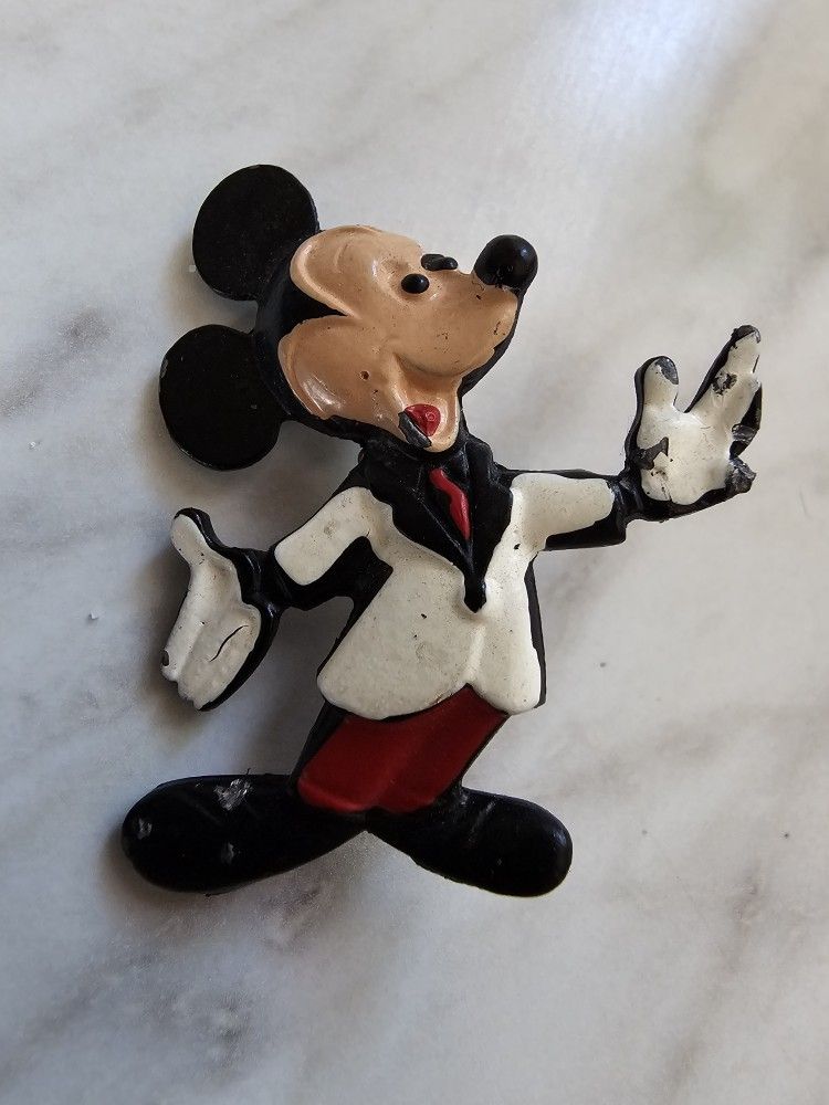 RARE AWESOME DISNEY Mickey Mouse Figural Pin Brooch Walt Disney Productions
