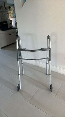 Adult Walker like new , it can be fold