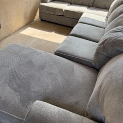 Couches En Good Condition