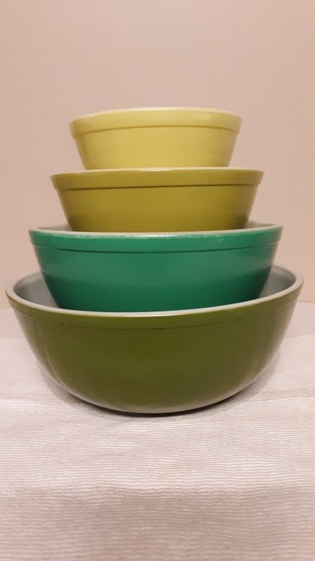 Vintage Pyrex Unique Color Nesting Bowl Set of 4 - 401, 402, 403, 404